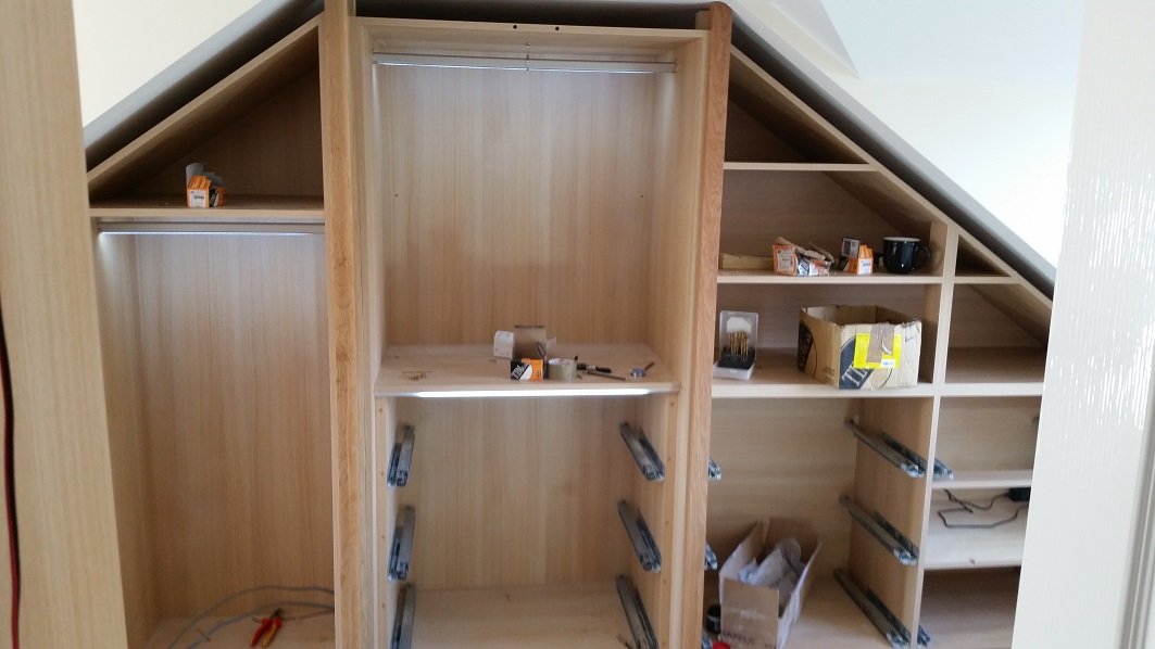 Fitted wardrobe not complet but looking good